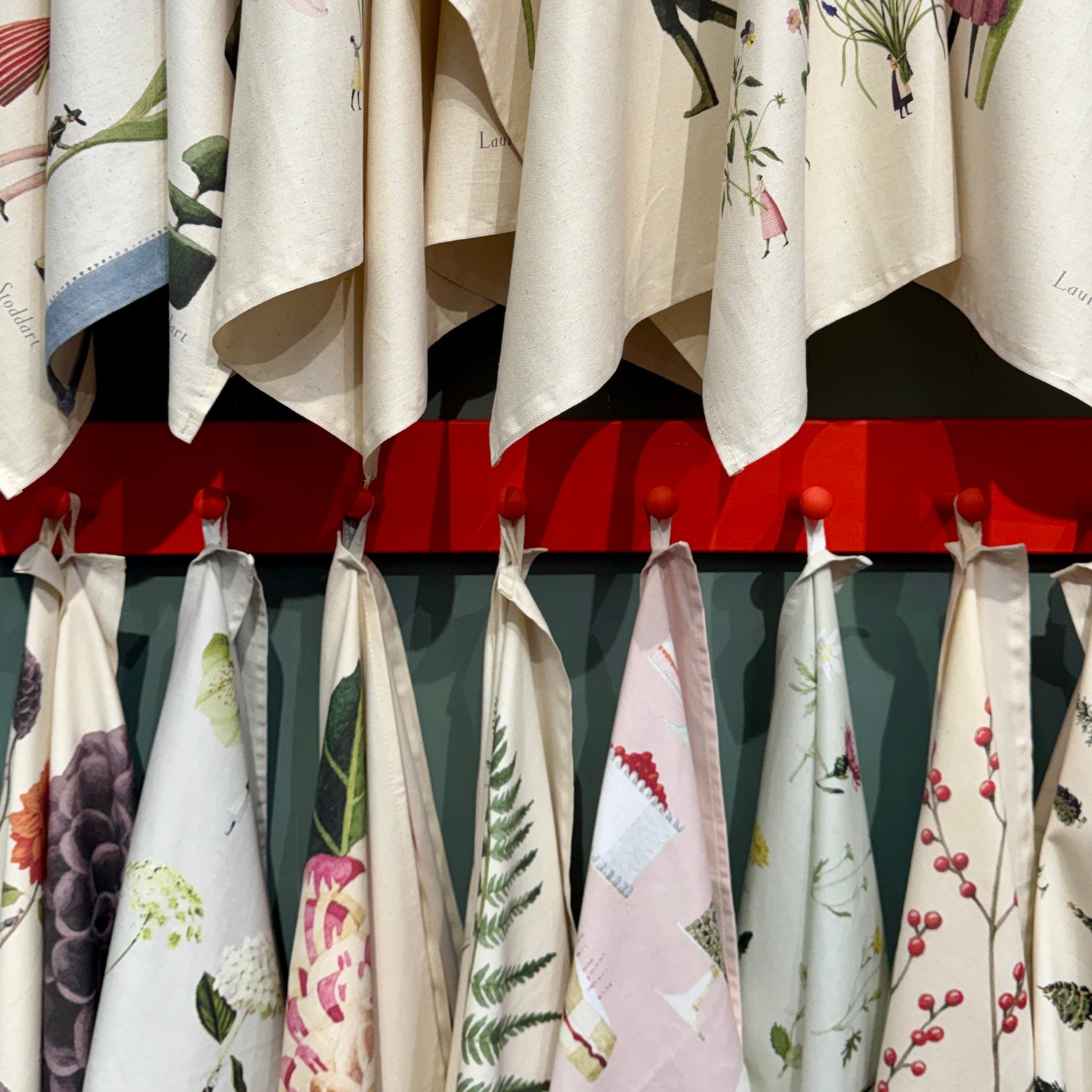 Tea Towels, Aprons and Oven Gloves