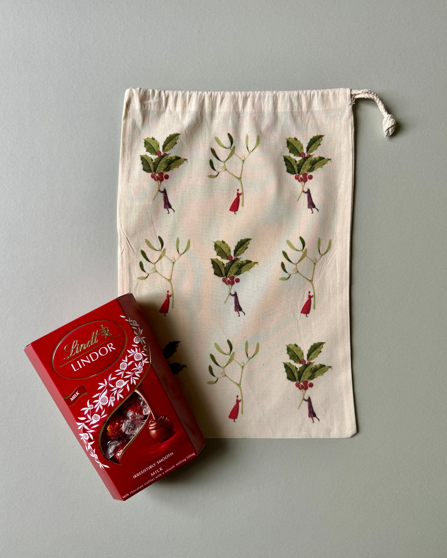 Drawstring Bag - Holly & Mistletoe medium (back in stock)